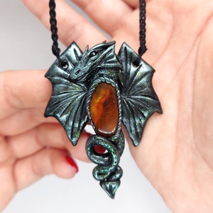 Sárkány amulett borostyánnal  - ékszer - nyaklánc - medálos nyaklánc - Meska.hu