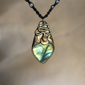 Kígyó és holdfázis labradorittal  - ékszer - nyaklánc - medálos nyaklánc - Meska.hu