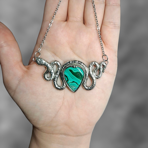 Kígyó nyakék malachittal  - ékszer - nyaklánc - medálos nyaklánc - Meska.hu