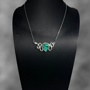 Kígyó nyakék malachittal  - ékszer - nyaklánc - medálos nyaklánc - Meska.hu