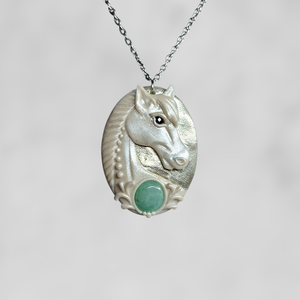 Ló smaragddal  - ékszer - nyaklánc - medálos nyaklánc - Meska.hu