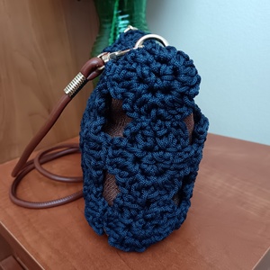 Éjféli Virág  kézzel horgolt mini táska műbőr pánttal - táska & tok - kézitáska & válltáska - alkalmi táska - Meska.hu