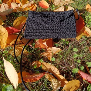 Onyx Borostyán � kézzel horgolt fekete keresztpántos táska - táska & tok - kézitáska & válltáska - vállon átvethető táska - Meska.hu