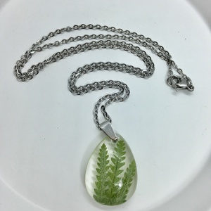 Igazi páfrány - csepp műgyanta medál,nyaklánccal -  - Meska.hu