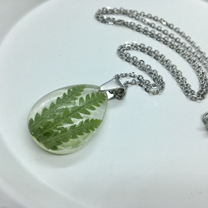 Igazi páfrány - csepp műgyanta medál,nyaklánccal -  - Meska.hu