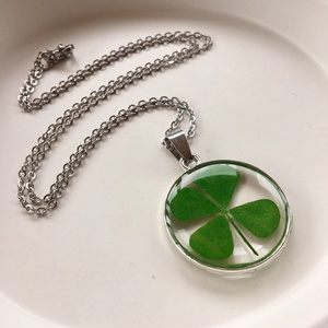 N�gylevelű lóhere-epoxi műgyanta fémkeretes medál -  - Meska.hu