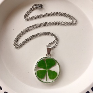 N�gylevelű lóhere-epoxi műgyanta fémkeretes medál -  - Meska.hu