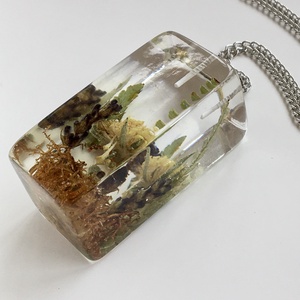 Mini terrárium medál,páfránnyal,virágokkal-műgyanta medál - ékszer - nyaklánc - medál - Meska.hu