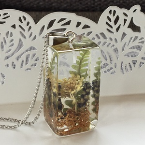 Mini terrárium medál,páfránnyal,virágokkal-műgyanta medál - ékszer - nyaklánc - medál - Meska.hu