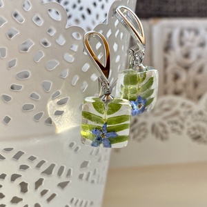 Selyemakác levél,nefelejccsel-négyzet műgyanta,ezüst fülbevaló - ékszer - fülbevaló - lógó fülbevaló - Meska.hu