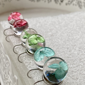 Zöld mini hortenzik gömb-műgyanta,nemesacél fülbevaló - ékszer - fülbevaló - lógós kerek fülbevaló - Meska.hu