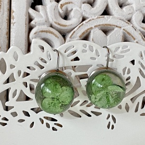 Zöld mini hortenzik gömb-műgyanta,nemesacél fülbevaló, Ékszer, Fülbevaló, Lógós kerek fülbevaló, Ékszerkészítés, MESKA