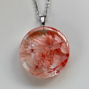 Rózsaszín mini hortenzik-kerek műgyanta medál, Ékszer, Nyaklánc, Medálos nyaklánc, Ékszerkészítés, MESKA