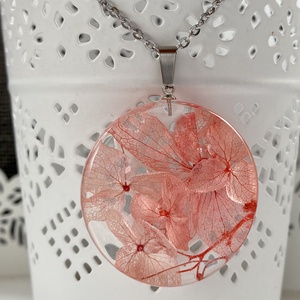 Rózsaszín mini hortenzik-kerek műgyanta medál - ékszer - nyaklánc - medálos nyaklánc - Meska.hu