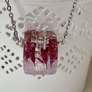 Aromaterápiás virágos kocka medál-pink tűzeső virággal - ékszer - nyaklánc - medálos nyaklánc - Meska.hu
