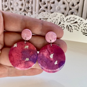 Pink-rózsaszín,ezüst pelyhes kerek fülbevaló - ékszer - fülbevaló - lógós kerek fülbevaló - Meska.hu