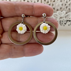 Százszorszép virágos nemesacél fülbevaló 1. - ékszer - fülbevaló - lógó fülbevaló - Meska.hu