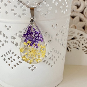 Lila és sárga vadmurok virágok-csepp műgyanta medál - ékszer - nyaklánc - medálos nyaklánc - Meska.hu