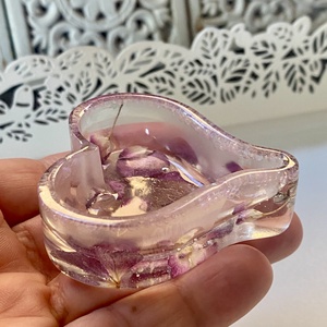 Szív alakú epoxi gyanta kszer tartó igazi virágokkal - ékszer - ékszertartó - ékszertartó tál - Meska.hu