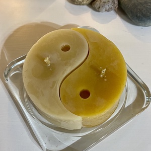 Méhviasz gyertya-Jin-Jang - esküvő - dekoráció - gyertya & gyertyatartó - Meska.hu