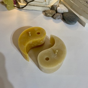 Méhviasz gyertya-Jin-Jang - esküvő - dekoráció - gyertya & gyertyatartó - Meska.hu