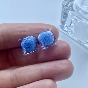 Kék mini hortenzia ,epoxi gyanta beszúrós fülbevaló - ékszer - fülbevaló - pötty fülbevaló - Meska.hu