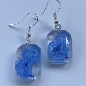 Kék mini hortenzia ,epoxi gyanta fülbevaló - ékszer - fülbevaló - lógó fülbevaló - Meska.hu