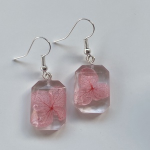Rózsaszín mini hortenzia ,epoxi gyanta fülbevaló - ékszer - fülbevaló - lógó fülbevaló - Meska.hu