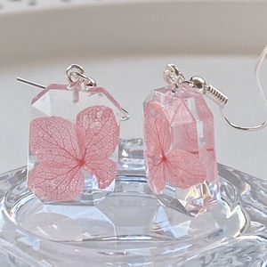 Rózsaszín mini hortenzia ,epoxi gyanta fülbevaló - ékszer - fülbevaló - lógó fülbevaló - Meska.hu