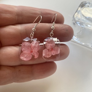 Rózsaszín mini hortenzia ,epoxi gyanta fülbevaló - ékszer - fülbevaló - lógó fülbevaló - Meska.hu