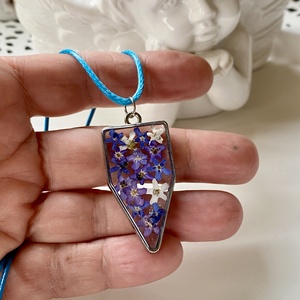 Nefelejcsek-fém keretes epoxi gyanta medál - ékszer - nyaklánc - medálos nyaklánc - Meska.hu