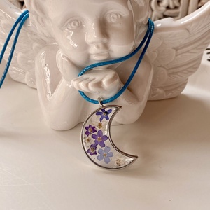 Nefelejcsek-fém keretes epoxi gyanta Hold medál - ékszer - nyaklánc - medálos nyaklánc - Meska.hu