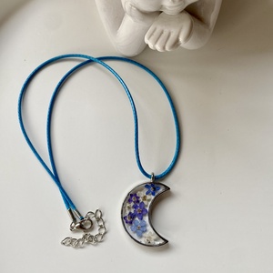 Nefelejcsek-fém keretes epoxi gyanta Hold medál - ékszer - nyaklánc - medálos nyaklánc - Meska.hu