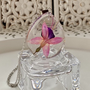 Fukszia-nagy csepp műgyanta medál - ékszer - nyaklánc - medálos nyaklánc - Meska.hu