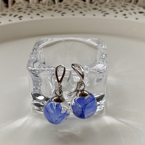 Búzavirágok,gömb-műgyanta,ezüst fülbevaló - ékszer - fülbevaló - lógó csepp fülbevaló - Meska.hu