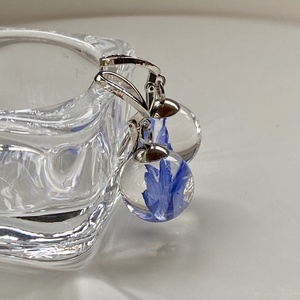 Búzavirágok,gömb-műgyanta,ezüst fülbevaló - ékszer - fülbevaló - lógó csepp fülbevaló - Meska.hu