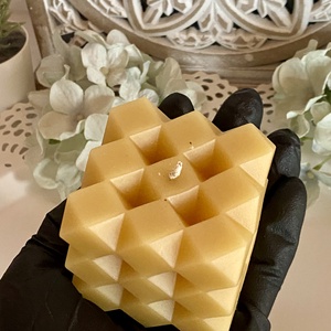 Méhviasz gyertya-nagy rombusz kocka - esküvő - dekoráció - gyertya & gyertyatartó - Meska.hu