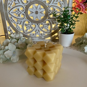 Méhviasz gyertya-nagy rombusz kocka - esküvő - dekoráció - gyertya & gyertyatartó - Meska.hu