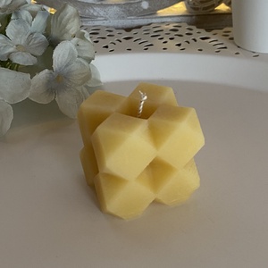 Méhviasz gyertya-kicsi rombusz kocka - Meska.hu