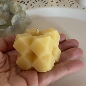 Méhviasz gyertya-kicsi rombusz kocka - esküvő - dekoráció - gyertya & gyertyatartó - Meska.hu