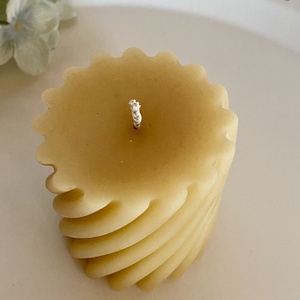 Méhviasz gyertya-csavart bordás henger 1. - esküvő - dekoráció - gyertya & gyertyatartó - Meska.hu