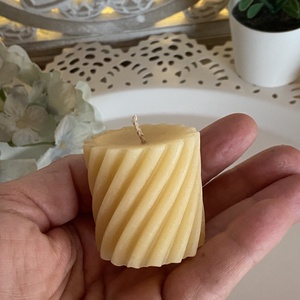 Méhviasz gyertya-csavart bordás henger 2. - esküvő - dekoráció - gyertya & gyertyatartó - Meska.hu