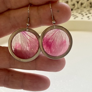 Pink muskátli-kerek műgyanta,nemesacél fülbevaló - ékszer - fülbevaló - lógó fülbevaló - Meska.hu