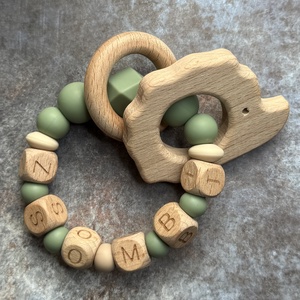 Csörgő rágóka  #01  Zsálya  Karamell  Bézs  , Baba - mama, Baba játékok, Rágóka, Csomózás, Gyöngyfűzés, gyöngyhímzés, MESKA