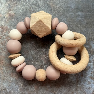 Csörgő rágóka #10 Vanília -  Rózsagyökér - Óriás hexagonnal, Baba - mama, Baba játékok, Rágóka, Csomózás, Gyöngyfűzés, gyöngyhímzés, MESKA