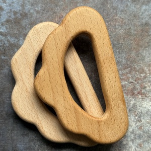 Baba barát faápolóval lekenés - hosszabb élettartam , Baba - mama, Baba játékok, Cumilánc, Csomózás, Gyöngyfűzés, gyöngyhímzés, MESKA