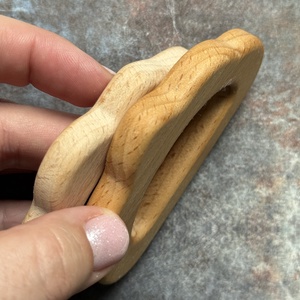 Baba barát faápolóval lekenés - hosszabb élettartam  - baba - mama - baba játékok - cumilánc - Meska.hu