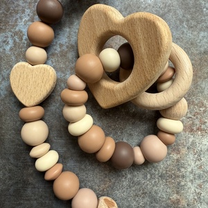 BABABOX #05 Csörgő rágóka  és cumilánc Csoki - Bézs - Karamell, Baba - mama, Baba játékok, Rágóka, Csomózás, Gyöngyfűzés, gyöngyhímzés, MESKA