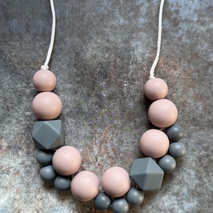 ANYALÁNC #03 Mályva és sötét szürke vagy mályva és világos szürke, Baba - mama, Baba játékok, Rágcsalánc, Gyöngyfűzés, gyöngyhímzés, MESKA