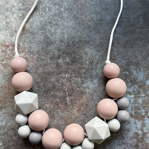 ANYALÁNC #03 Mályva és sötét szürke vagy mályva és világos szürke - baba - mama - baba játékok - rágcsalánc - Meska.hu